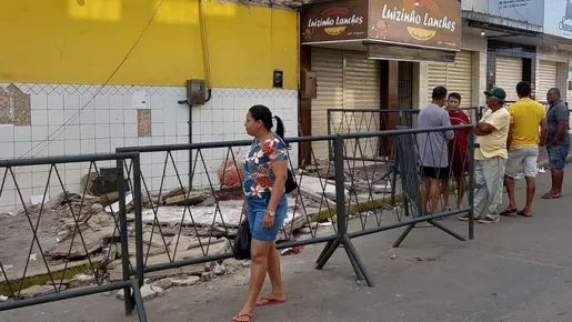 Marquise cai em rua lotada e mata quatro pessoas em Pernambuco